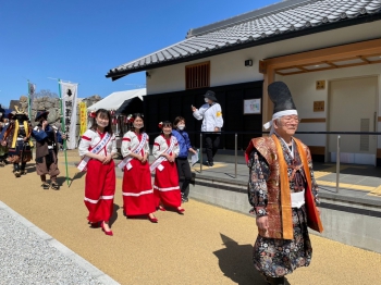 大迫力の武者行進！